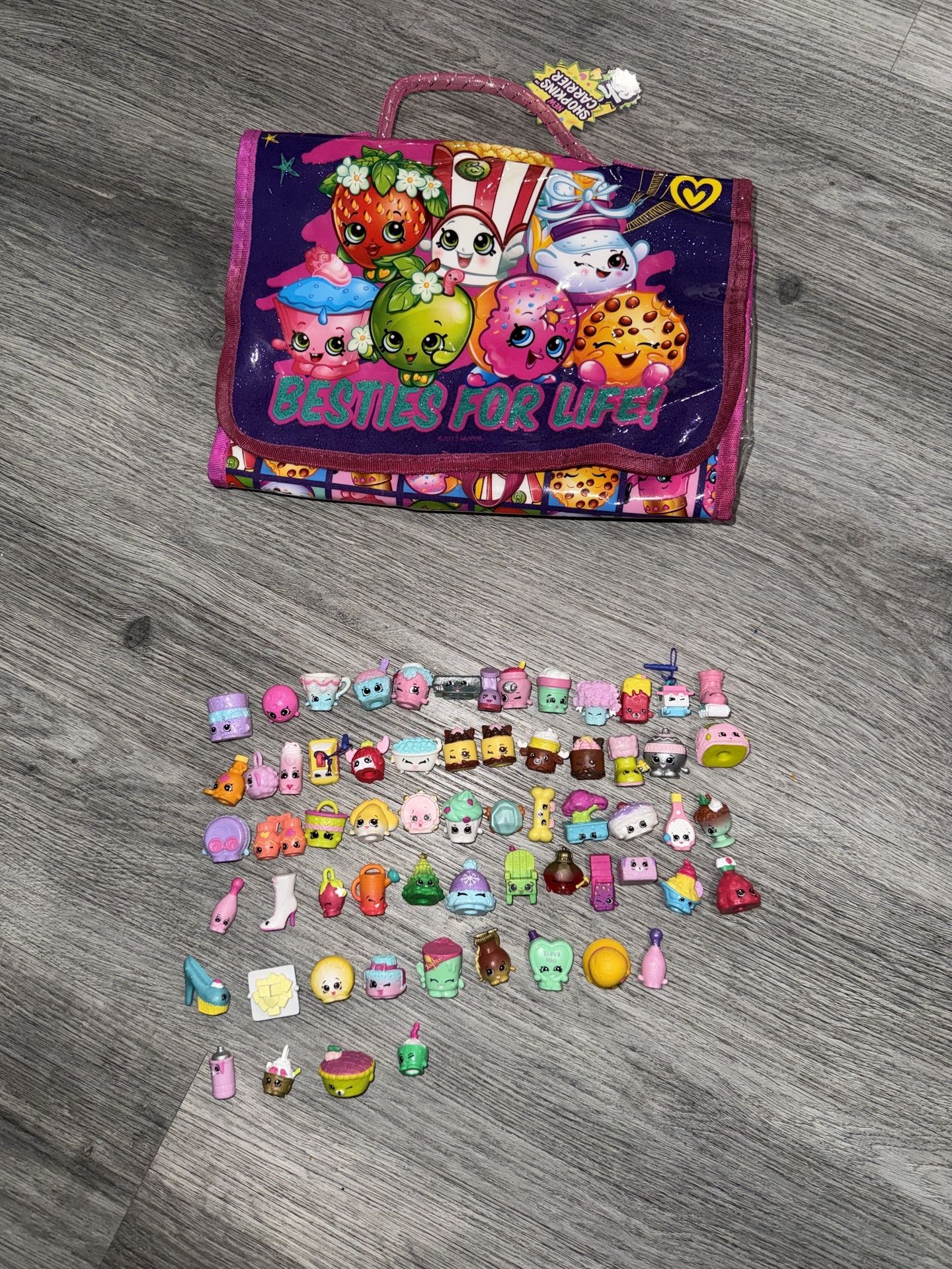 Shopkins Lot With Carrying Case 