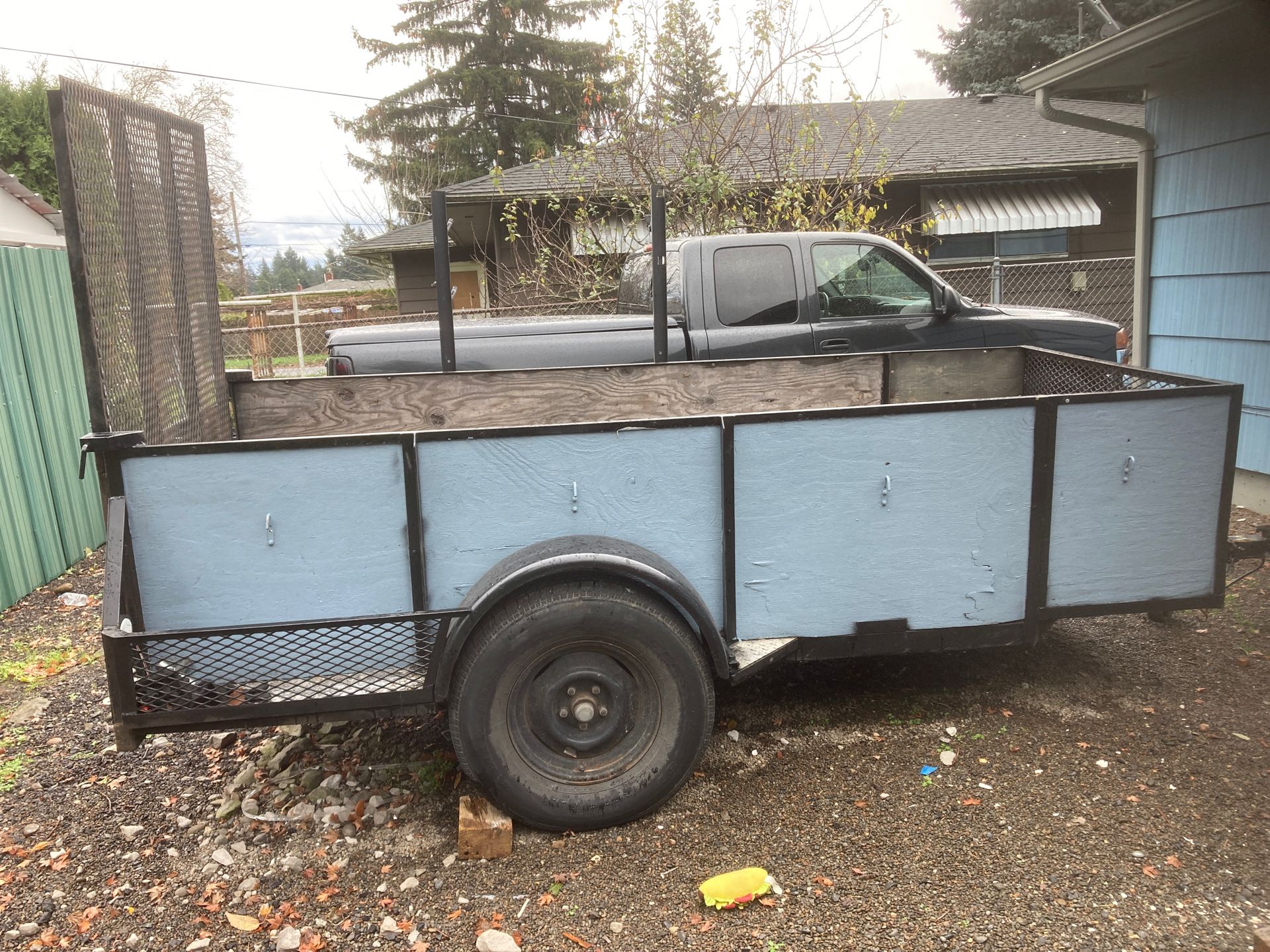Utility trailer 4 x 10 with a ramp and weedeater holders