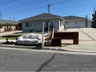 FREE CURBSIDE FURNITURE– MUST PICK UP