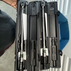 CDI 1/2 IN Drive Adjustable Click Torque Wrench Range 30-250 FT LBS