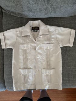 Boys Guayabera Size 4-5 For $10 