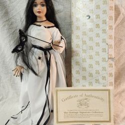 HERITAGE SIGNATURE COLLECTION HALLOWEEN WHITE DRESS W/SPIDER PORCELAIN DOLL-NICE