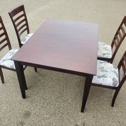 Very Nice Dining Table And 4 Chair
