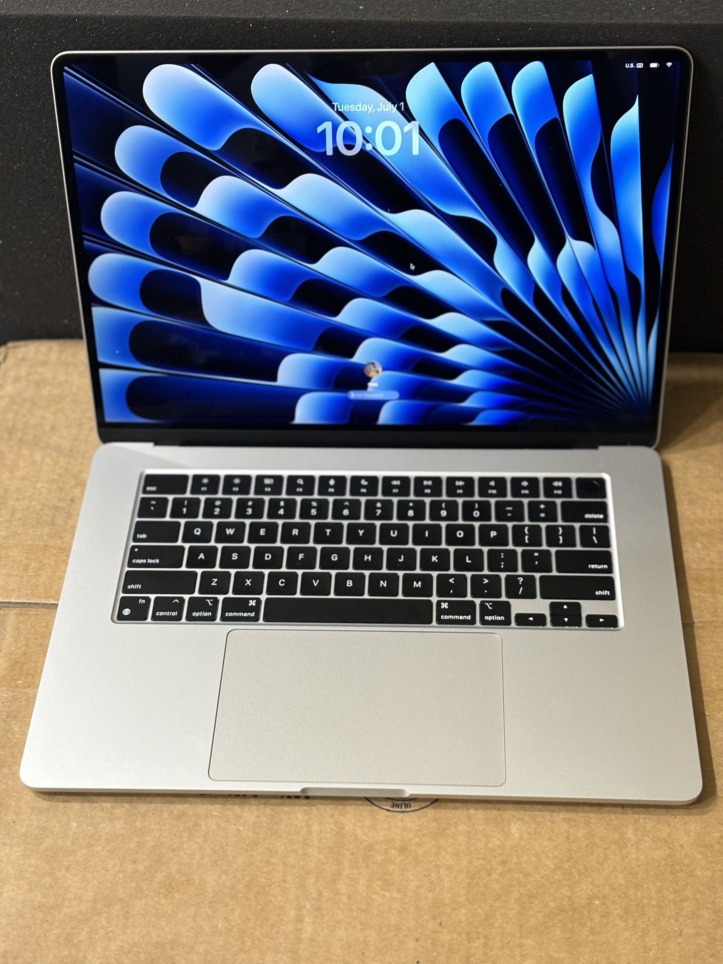 MacBook Air 15 2023 M2 8 gb ram 256 gb ssd SILVER