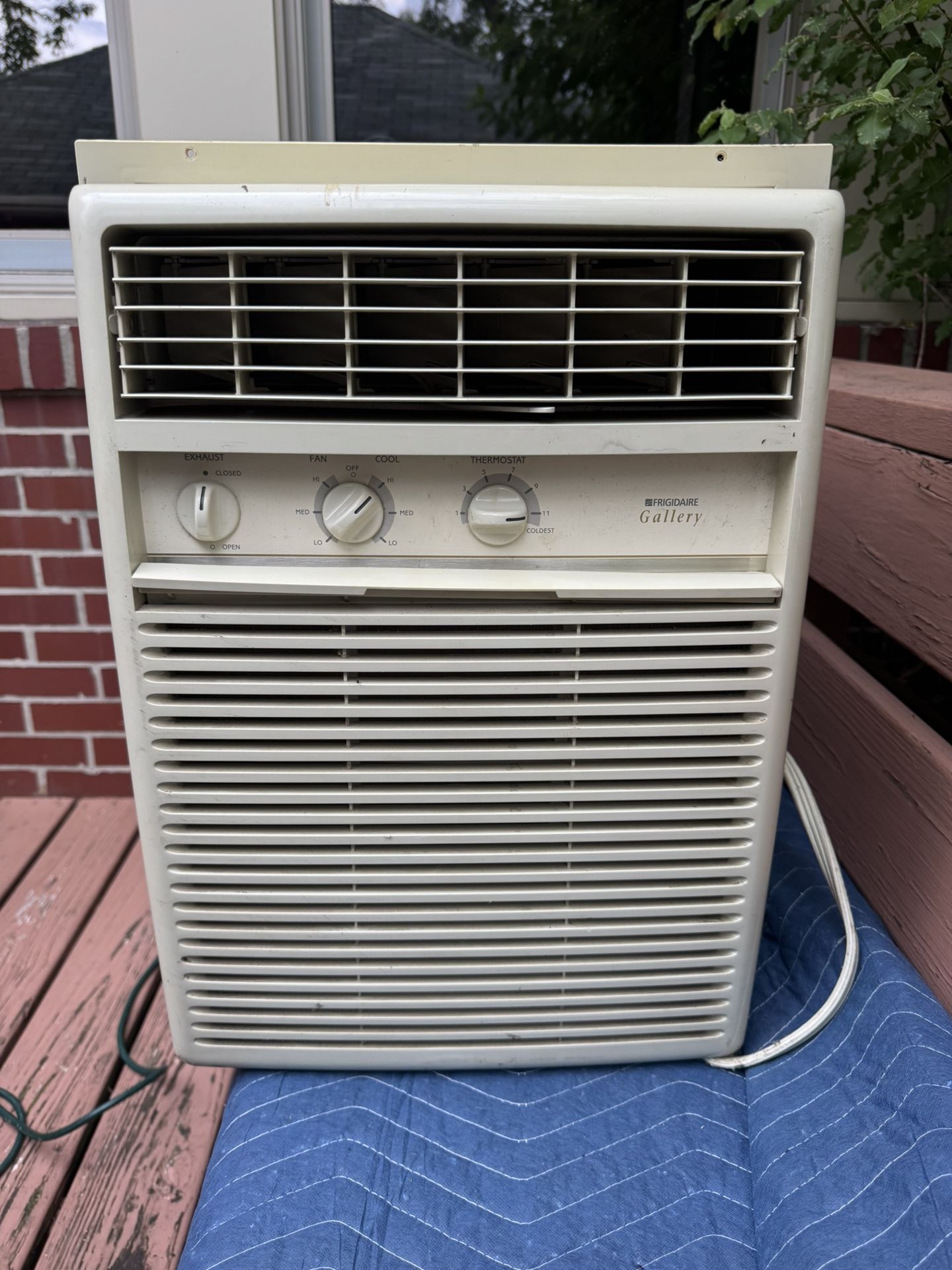 Frigidaire Gallery Large Window Air Conditioner (12000 BTU)