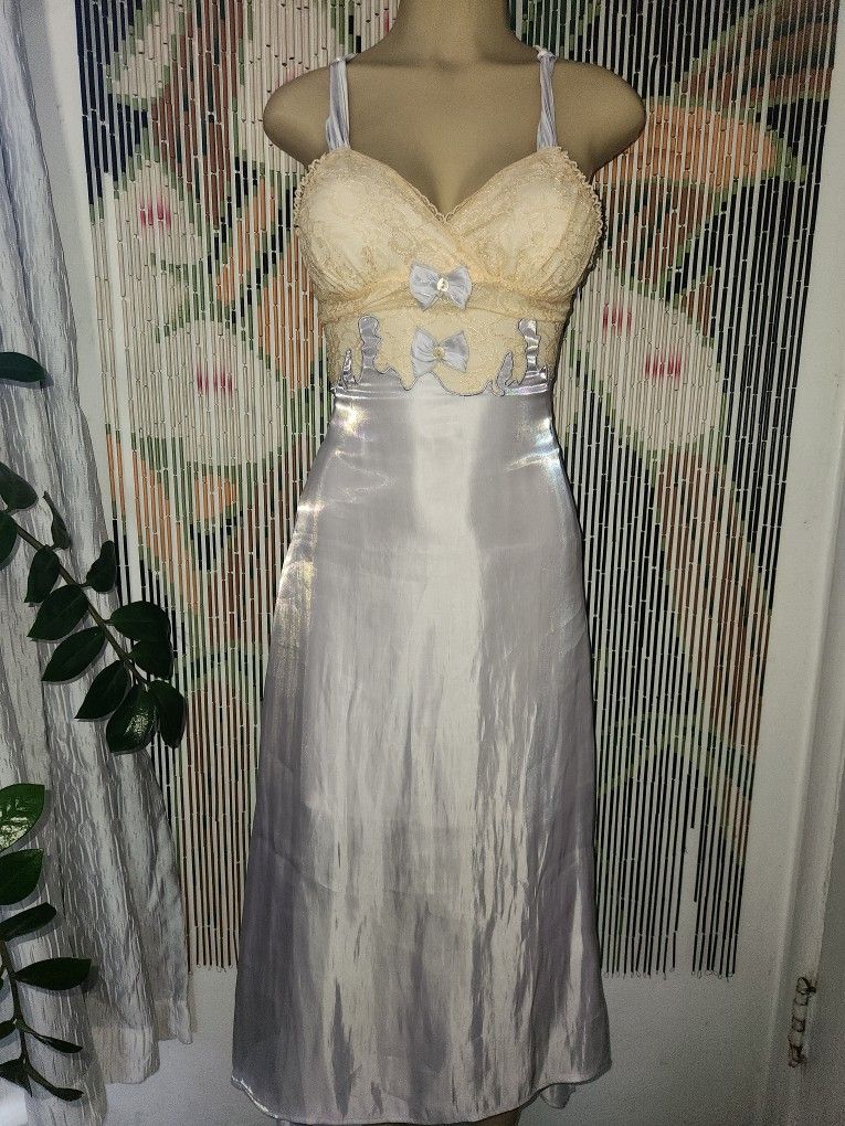 b. Fleurs Dress Size Small