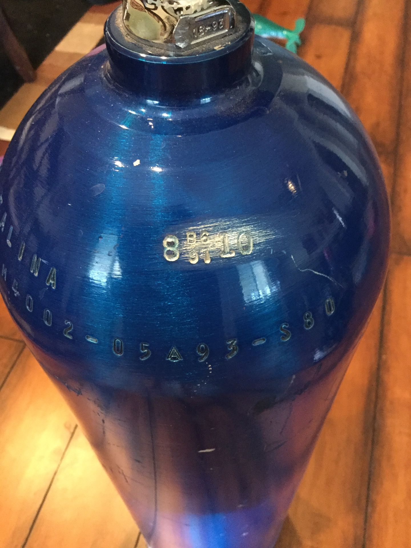 Aluminum Luxfer Scuba tank. High pressure. Sherwood air valve. Needs