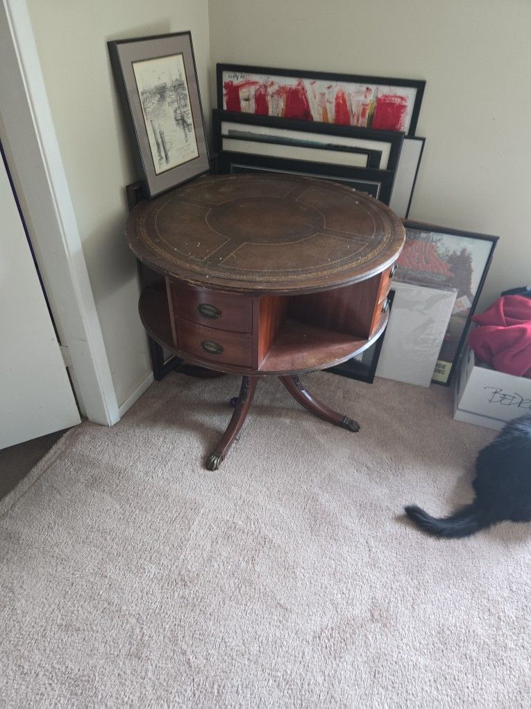 Round Table