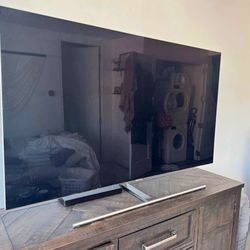 I'm selling out this Samsung Smart Tv 