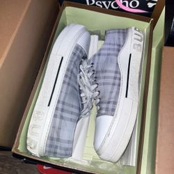 Burberry Size 42 9.5 Men 