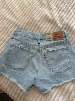 Levi’s size 28