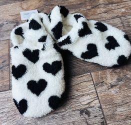 Cute Cozy Black/White Heart Slipper Socks -M/L (8-10)