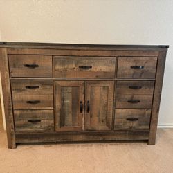Peinador / Dresser