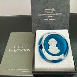 Baccarat Crystal Franklin Mint Paperweight the great Leader of history Cameo George Washington  In great condition  Comes in box with certificate of a