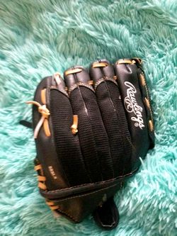 Baseball glove... Like new!.. Rawlings