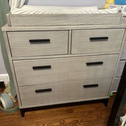 Simmons Kids Foundry Nursery 4 Drawers Changing Table Dresser