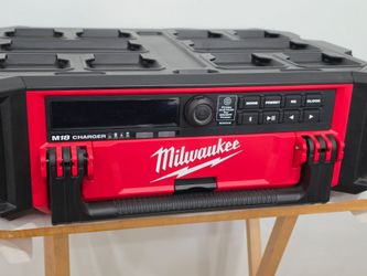Milwaukee PACKOUT M18 Bluetooth Speaker Radio