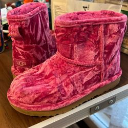 Ugg Girl Size 2