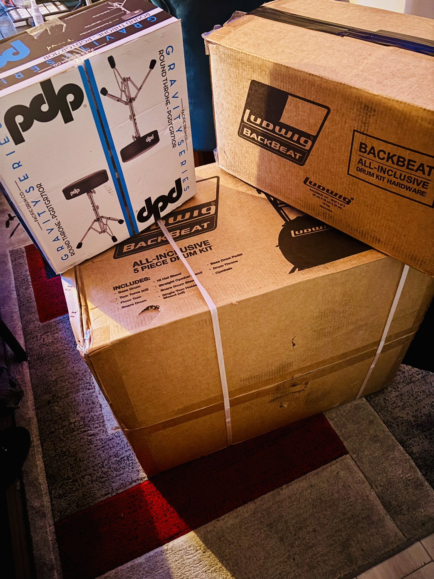 Ludwig Backbeat 5-piece conplete drumset W/ hardware, cymabls, sticks, and chair.