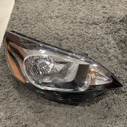 2012-17 Kia Rio headlight assembly