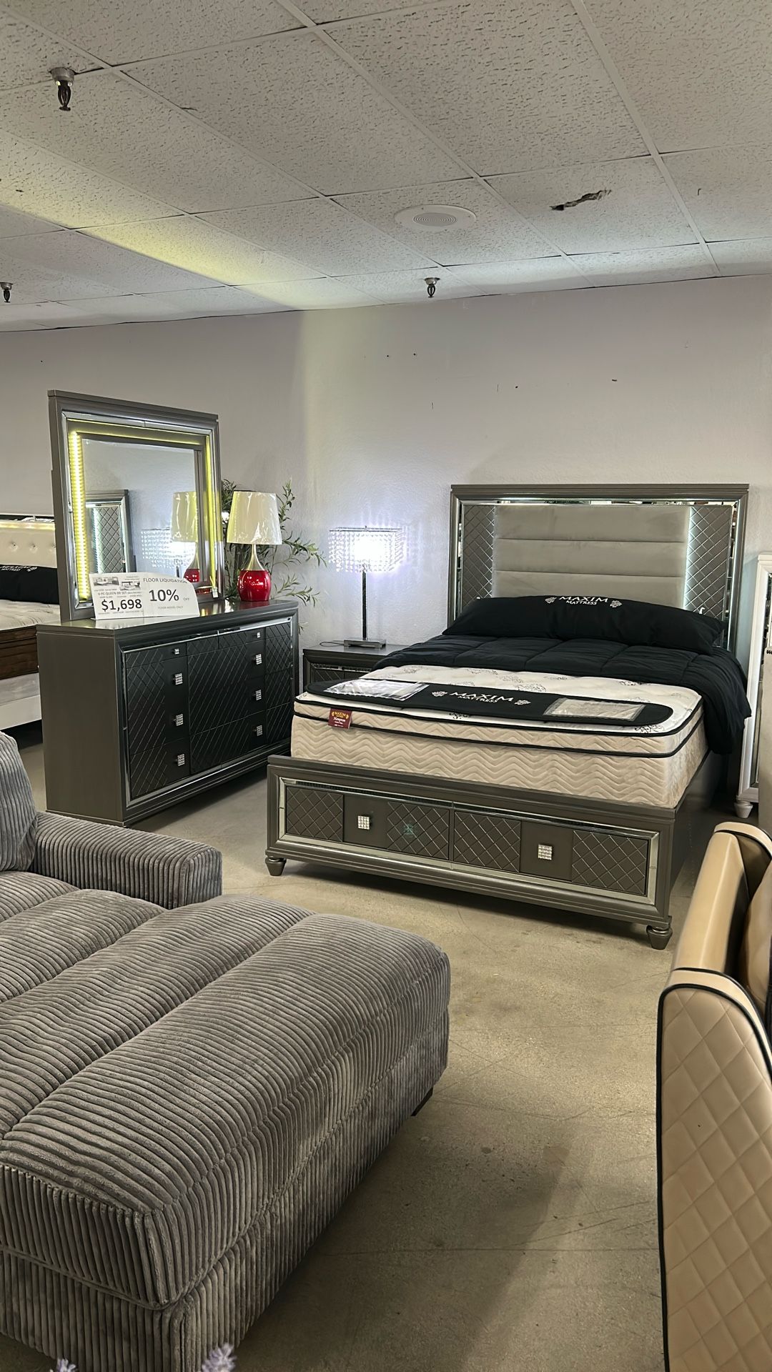 Black Friday Floor Model Sale!4-PC Queen Bedroom Set