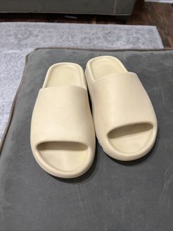 Sand Yeezy Slide