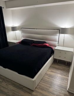 City Furniture King Size Off White Headboard, Bed frame & 2 Twin Box Springs (mattress not included)