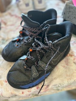 Basketball shoes size 5 KDs