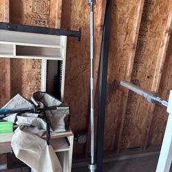 Weightlifting bar