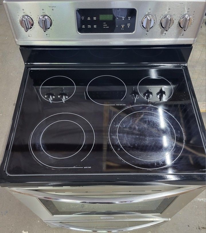Frigidaire Smooth Top Stove for Sale in Charlotte, NC OfferUp