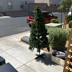 Christmas tree W/ Lights 
