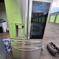 LG Window View Door-in-Door Refrigerator 4 Door French Door with Bottom Freezer