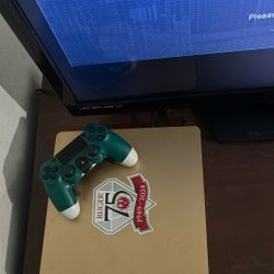 PlayStation 4 Slim 