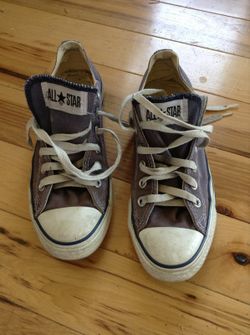 Grey converse