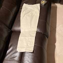 Khaki Capris Almost New, Liz Claiborne Size 10