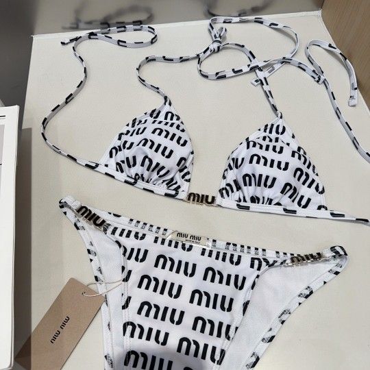 miumiu new sexy two-piece swimsuit with white letters👙