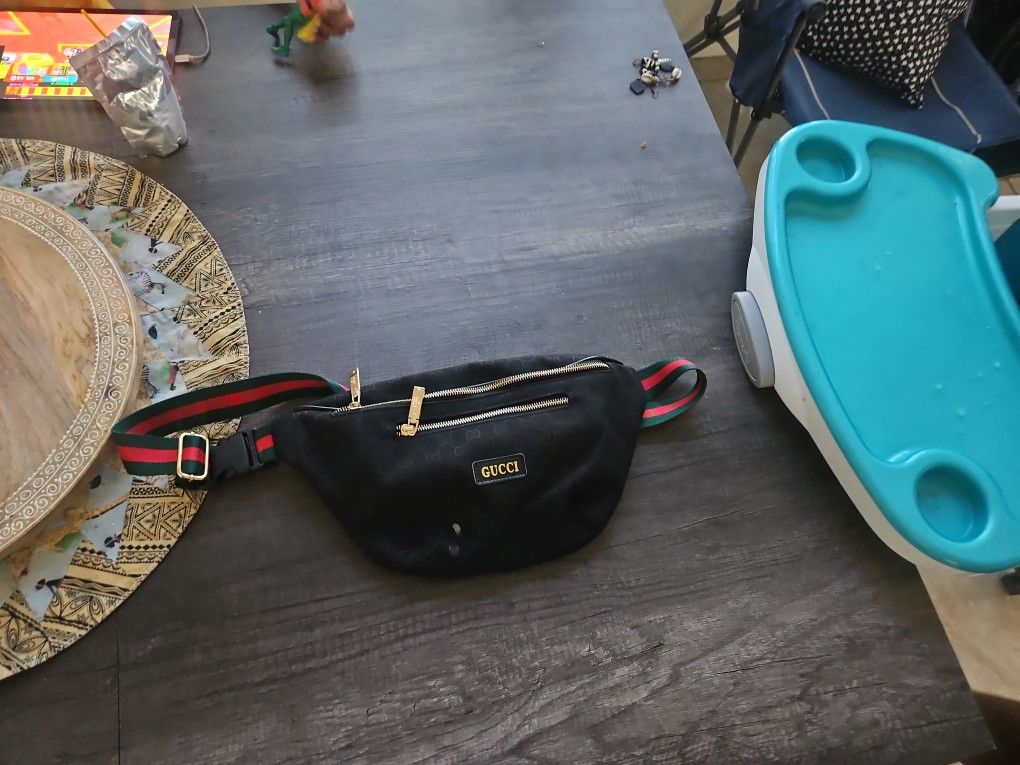 GUCCI FANNY PACK It Is A Red Green Color With Nice Gold Zipers The Size Doesn't Matter Around The Waist It Has Adjustable Straps