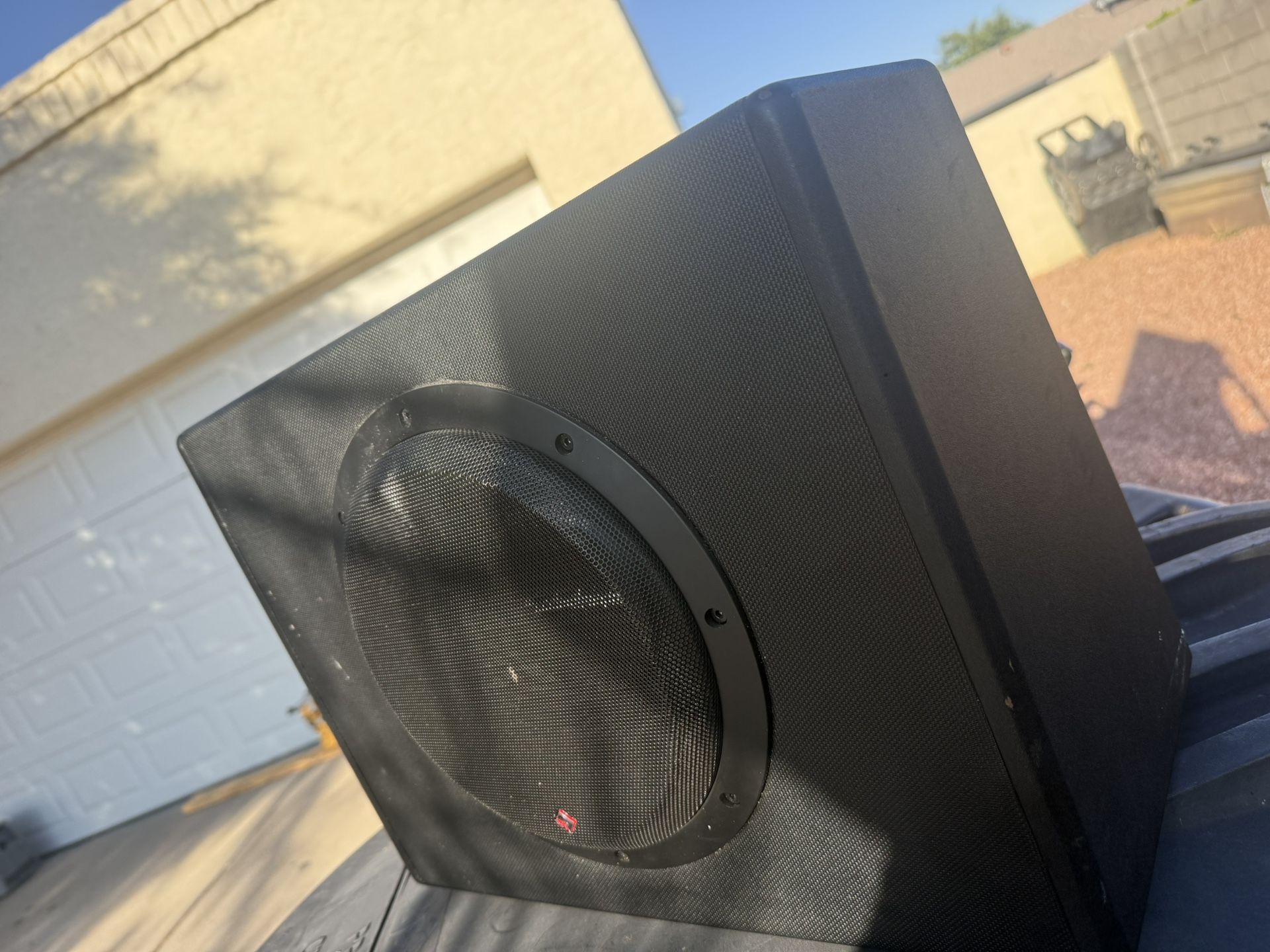 enclosed 10” subwoofer ROCKFORFOSGATE