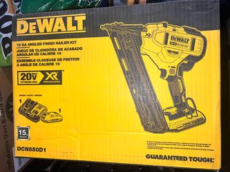DeWalt 20V XR 15GA Angled Finish Nailer Kit