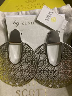 reduced! Brand New Kendra Scott, Modern Earrings With Box, Bag, And Tag