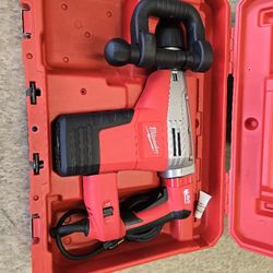 Milwaukee
SDS-MAX Demolition Hammer