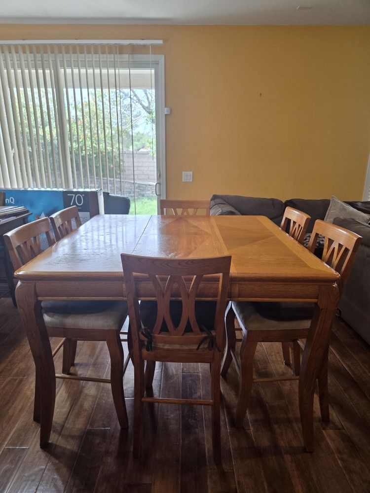 Dining Table & Chairs