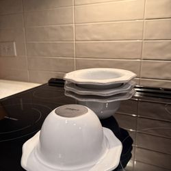 Crate & Barrel White Scalloped Ceramic Bowls (Set of 4)