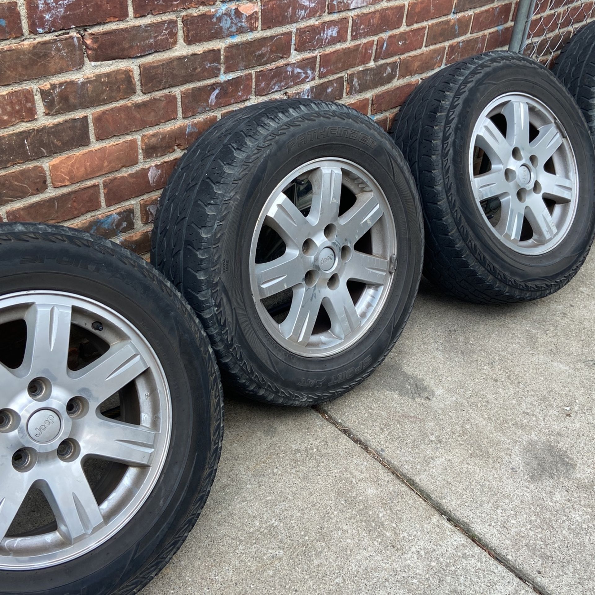 Jeep Grand Cherokee Rims & Tires