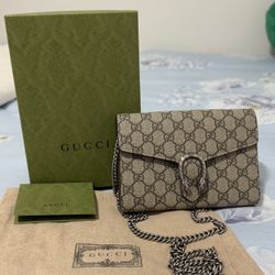 Gucci Chain Wallet (small) NEW CONDITION