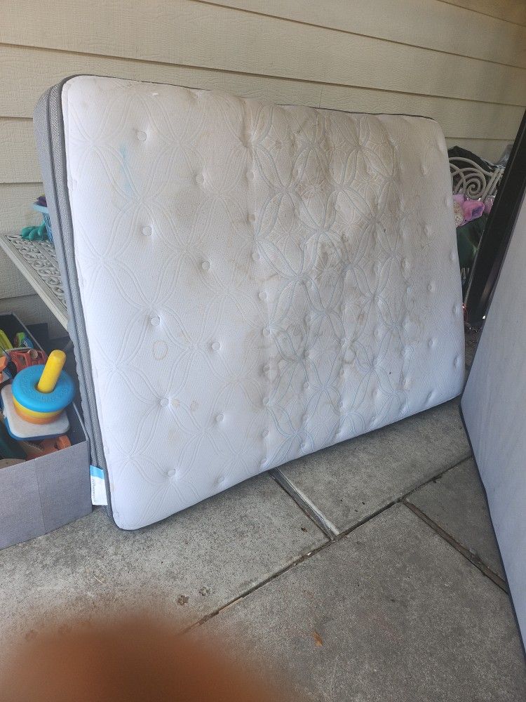 Posturepedic Queen Size Mattress With Box Spring