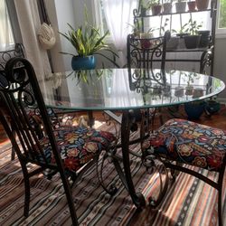 Table, 4 Chairs,  Rack - Mesa Con 4 Sillas y Estante