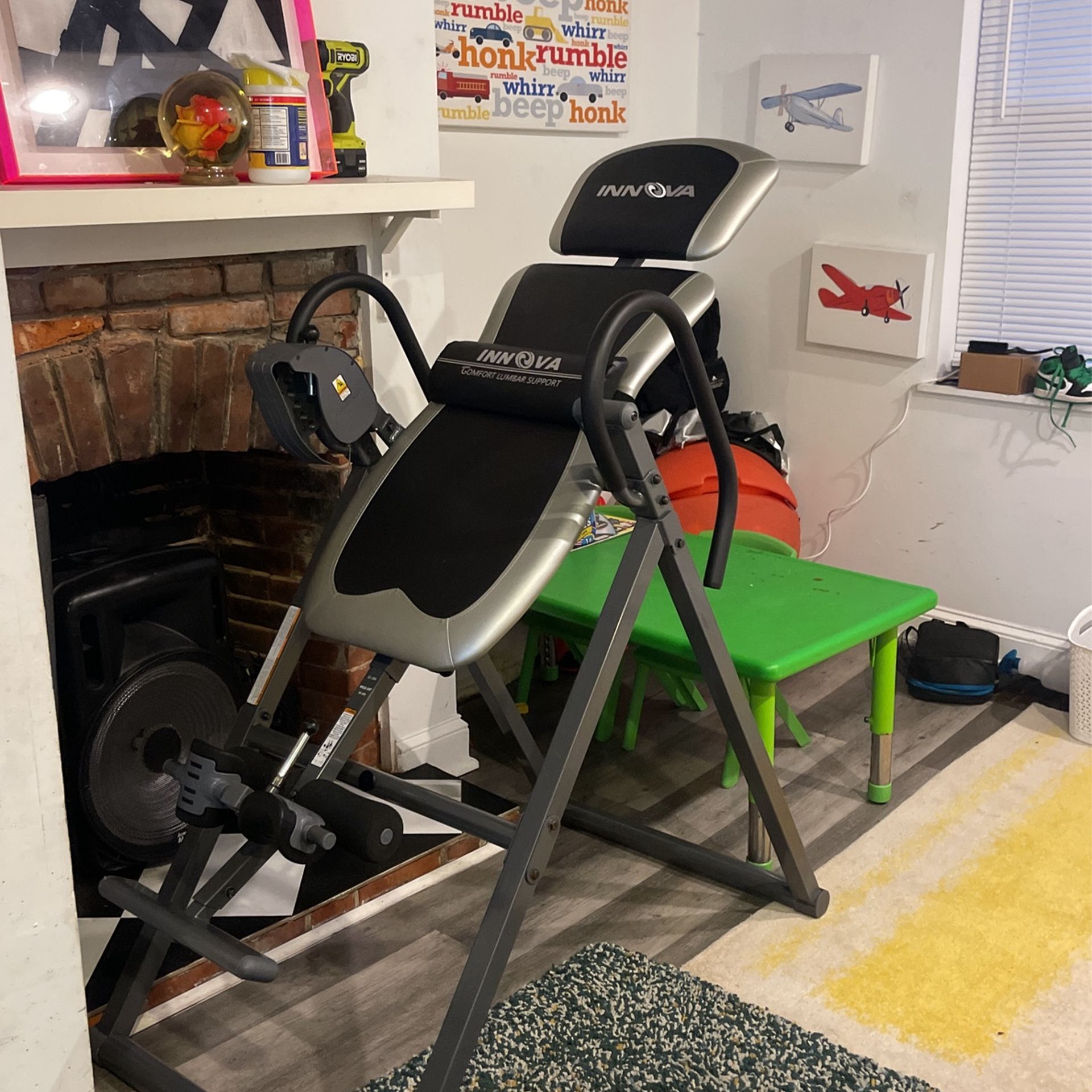 Inverted workout table 