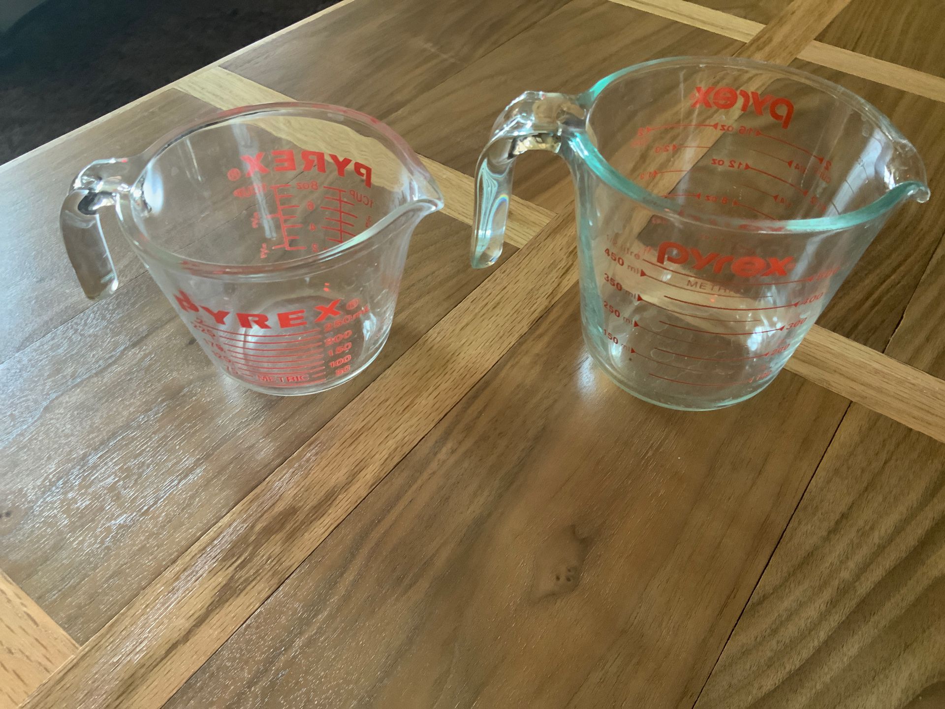 PYREX 1 CUP AND 2 CUP GLASS MEASURING CUPS.