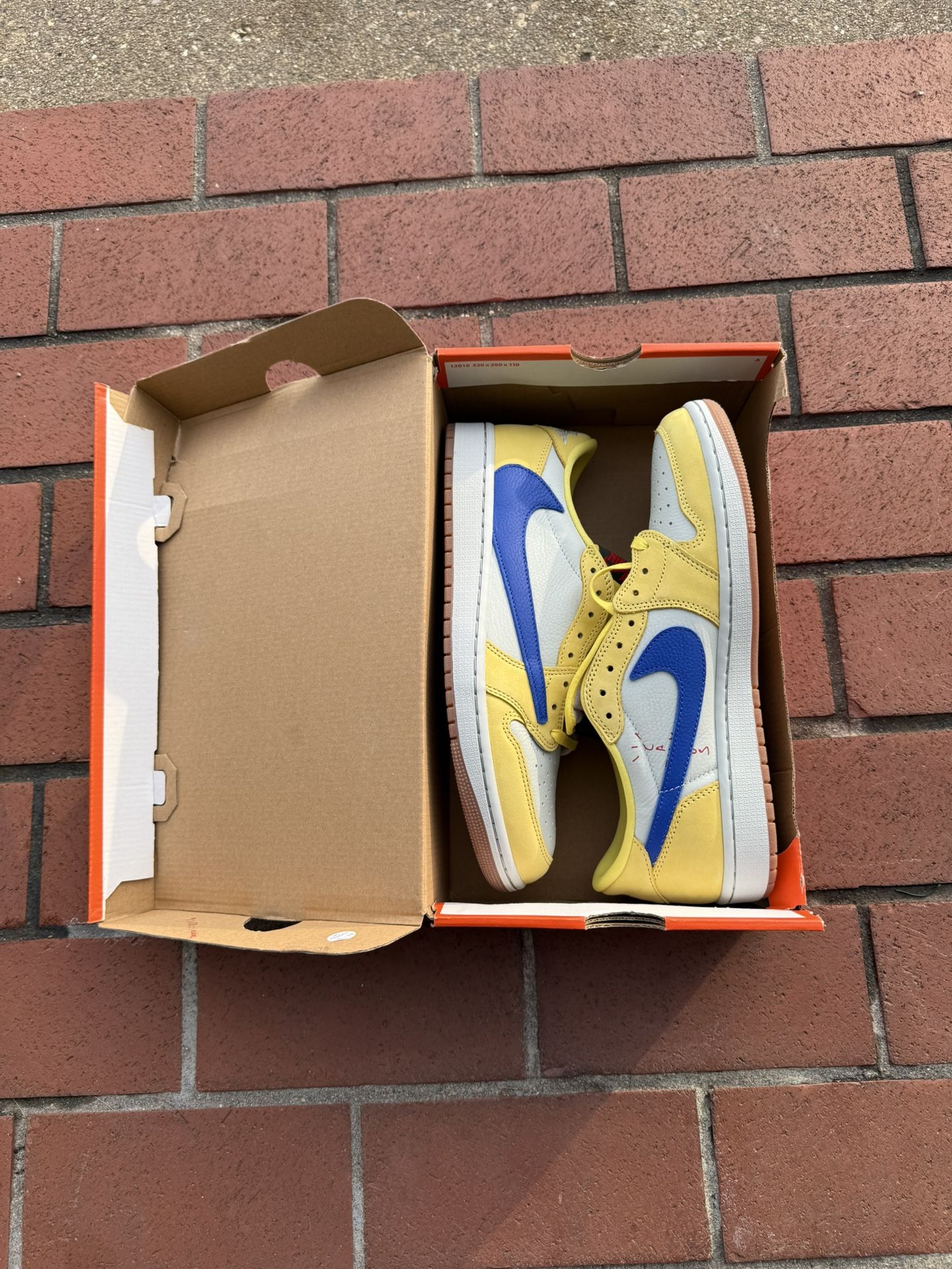 TRAVIS SCOTT JORDAN 1 LOW CANARY SIZE 10M/11.5W VNDS/REPLACEMENT BOX